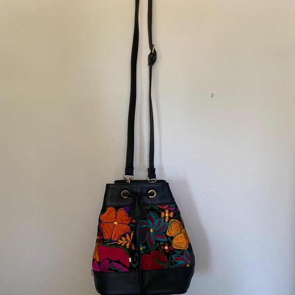 Mujer Brave Black floral Embroidered Bag NWT - Picture 4 of 5